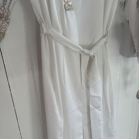 Vintage Miss Dior New with Tags Embroidered White Wrap Robe Small - Picture 5 of 15